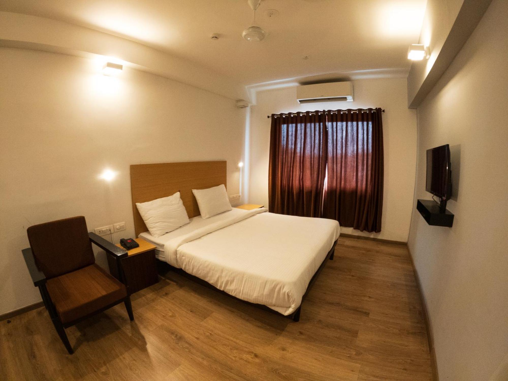 Hotel B R Regency Тривандрум Экстерьер фото