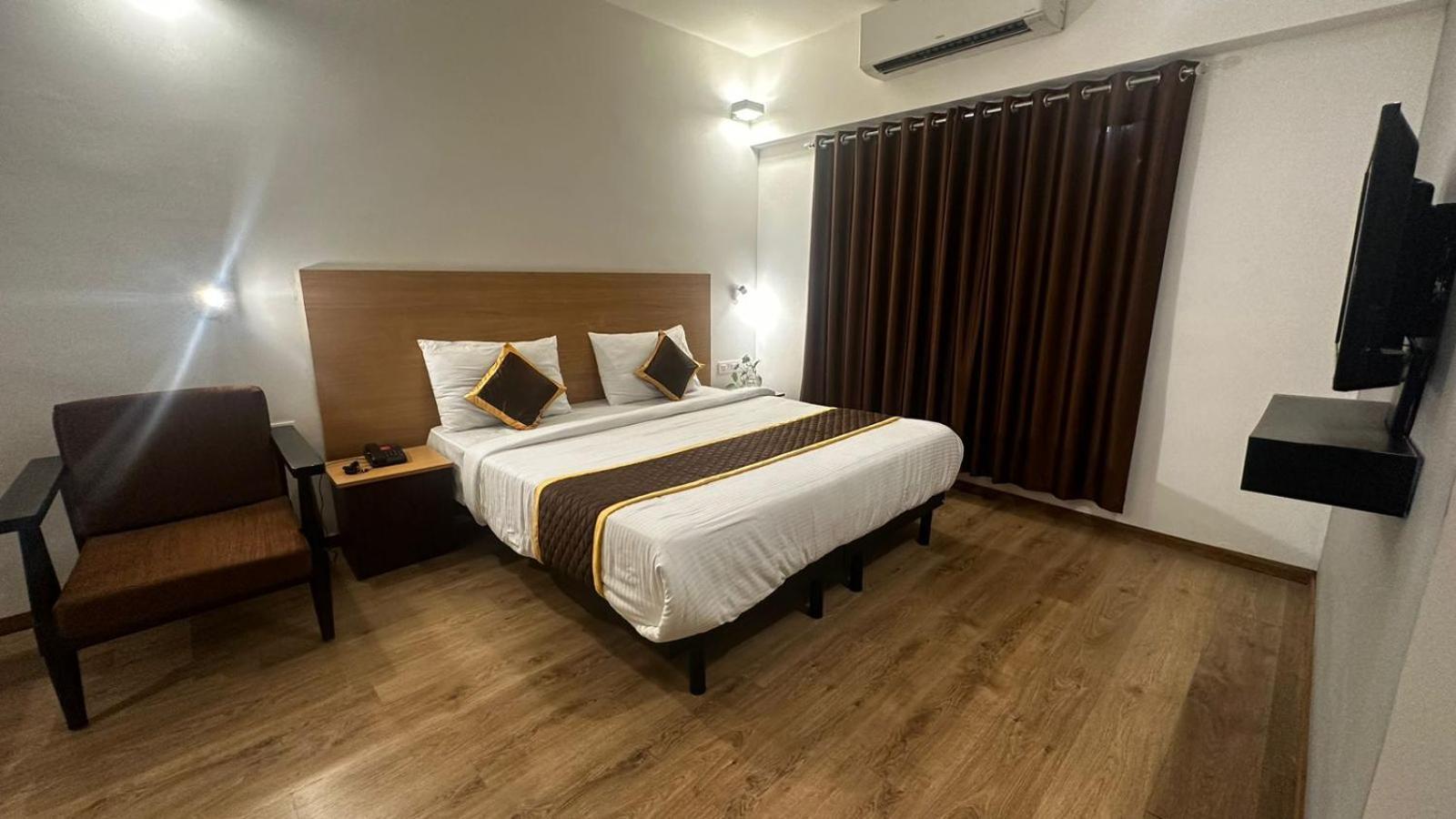 Hotel B R Regency Тривандрум Экстерьер фото